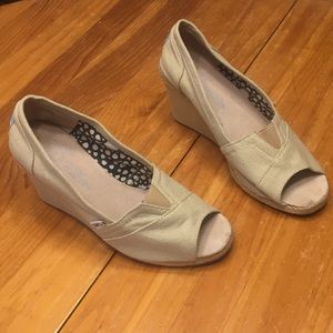TOMS Wedge Shoes Natural in 9M